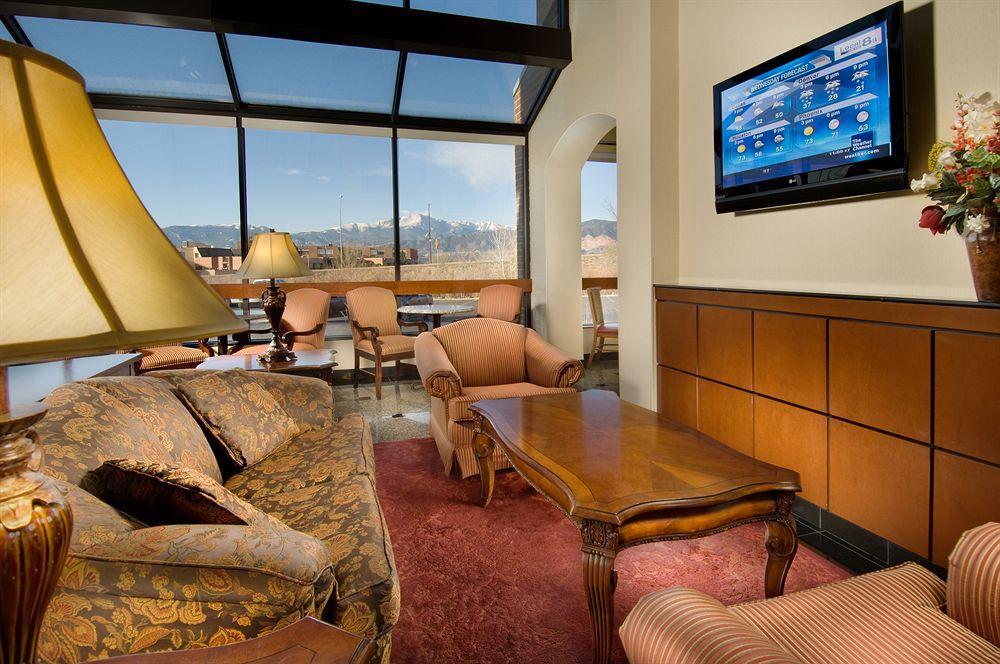 La Quinta By Wyndham Colorado Springs North Hotel Interior photo