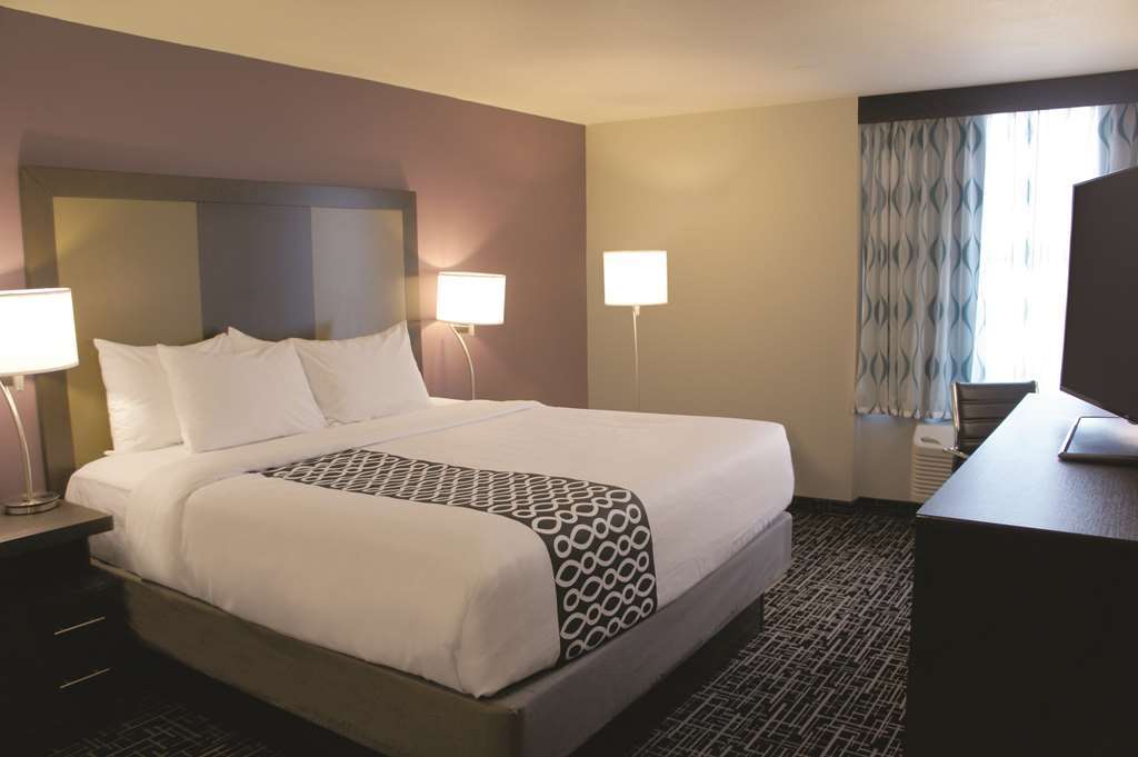 La Quinta By Wyndham Colorado Springs North Hotel Room photo